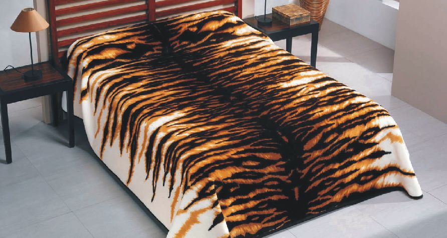 5076 220x240 7 reddish hnedočierna deka