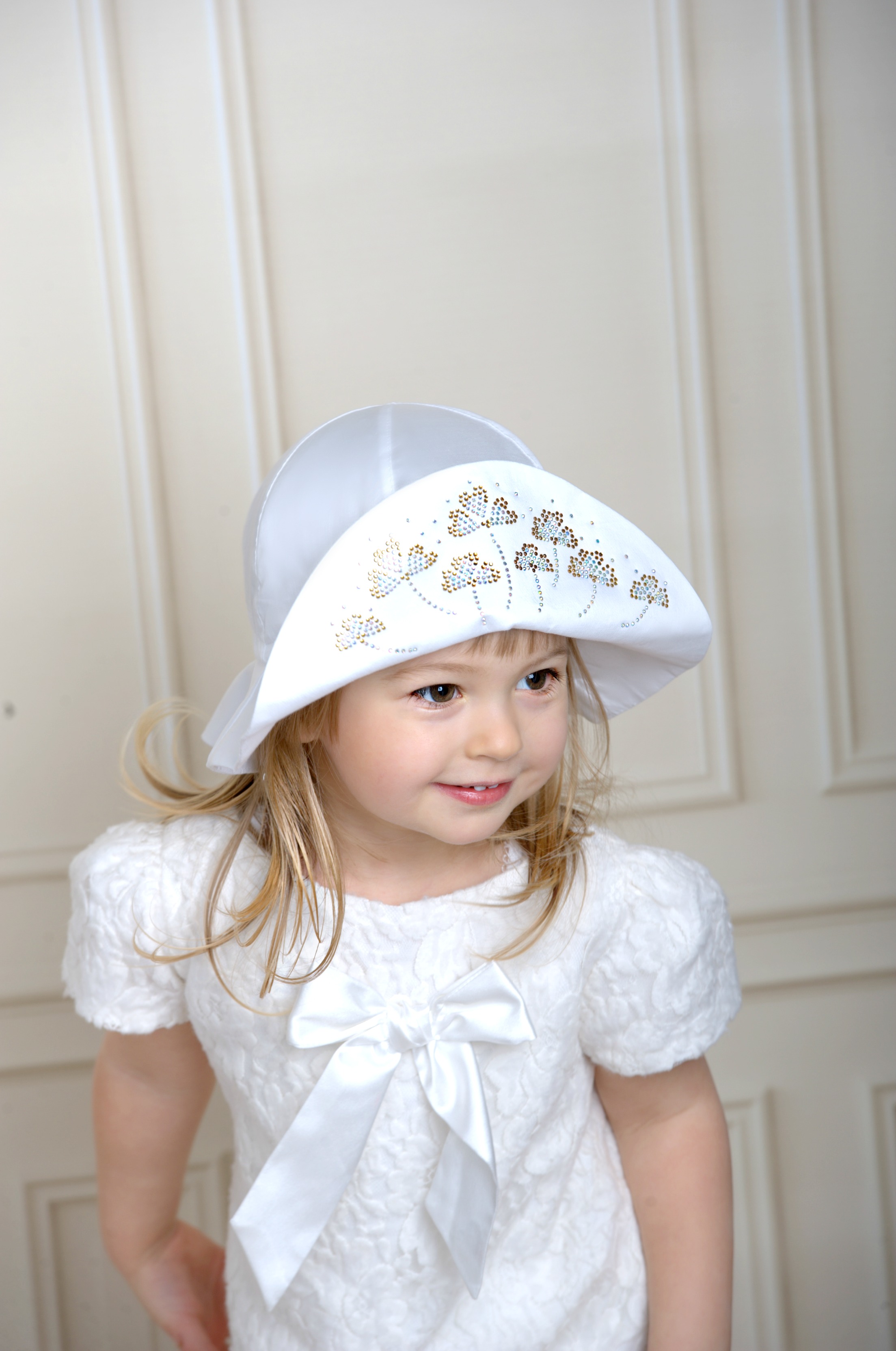 Klobúčik Zenobia white biela 42 44 46