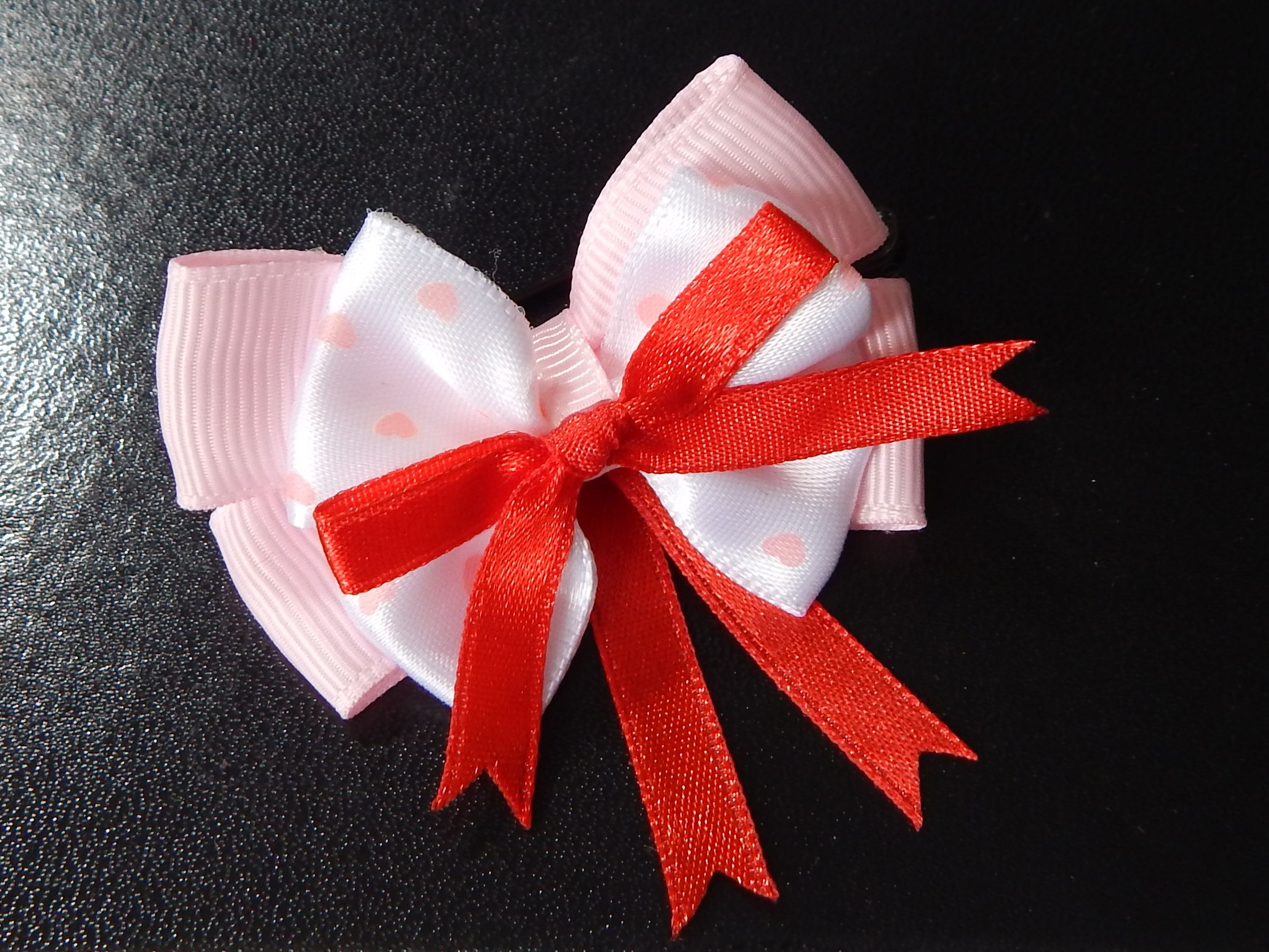 Mašlička proti urieknutiu  D05 ružová mašlička biela s bodkami