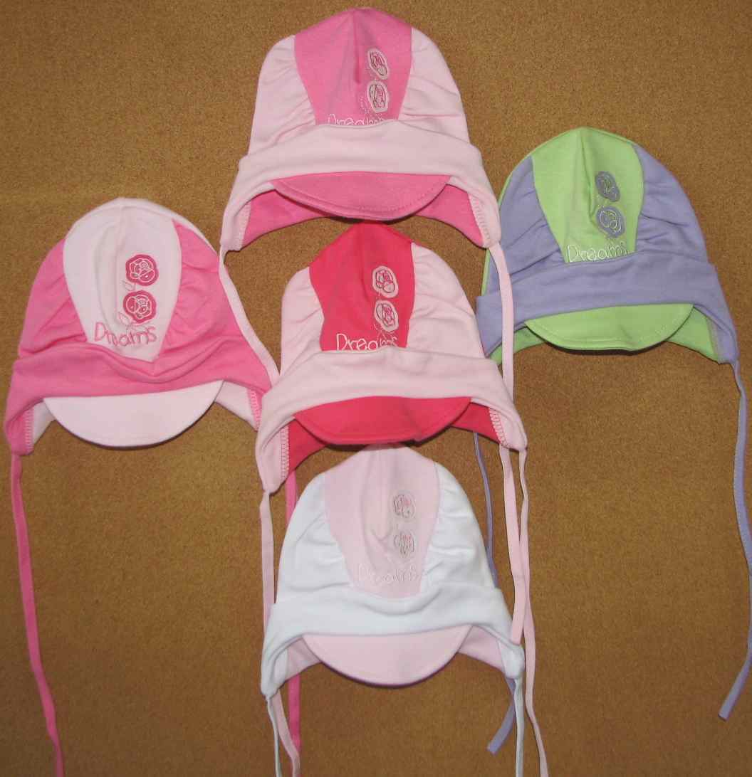 Čiapka 274 42-44 viazanie mix farieb jednofarebné s výšivkou